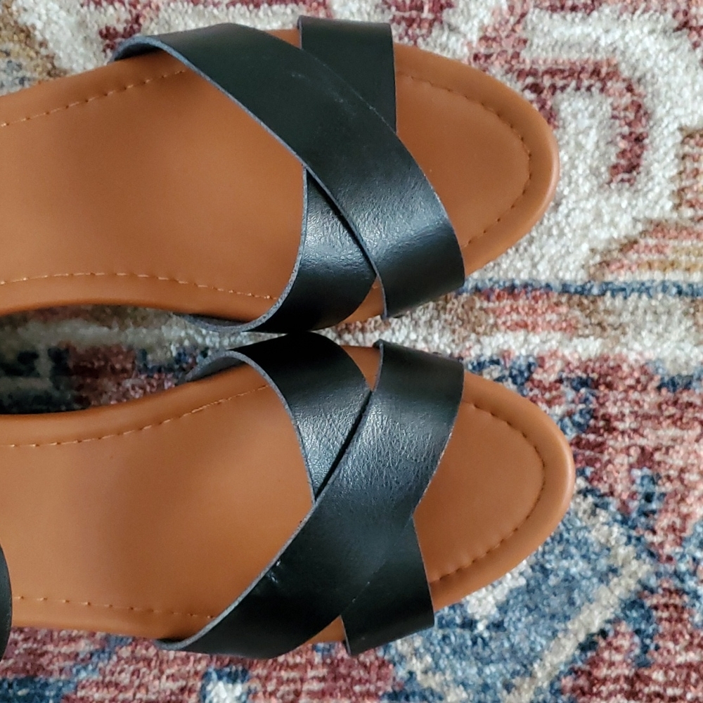 Cushionaire Platform Sandals - Picture 7 of 7